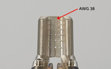 Even very fine AWG 38 can be stripped with standard blades.